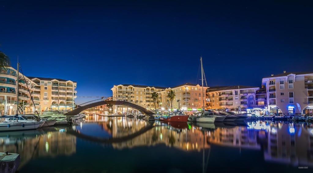 Appartement Port Frejus Avec Loggia Et Acces Plages A Pieds 外观 照片